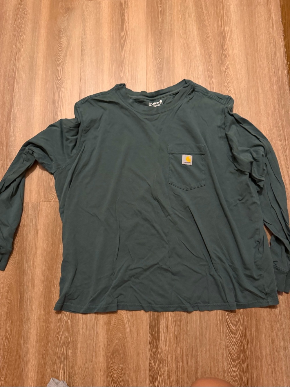 Carhartt women’s Long-Sleeve Pocket T-Shirt — Dark Green